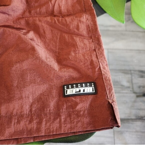 🎁EPTM Alloy NEW Men's swim shorts in a shiny fabric & elastic waist- Size Large - Picture 4 of 10
